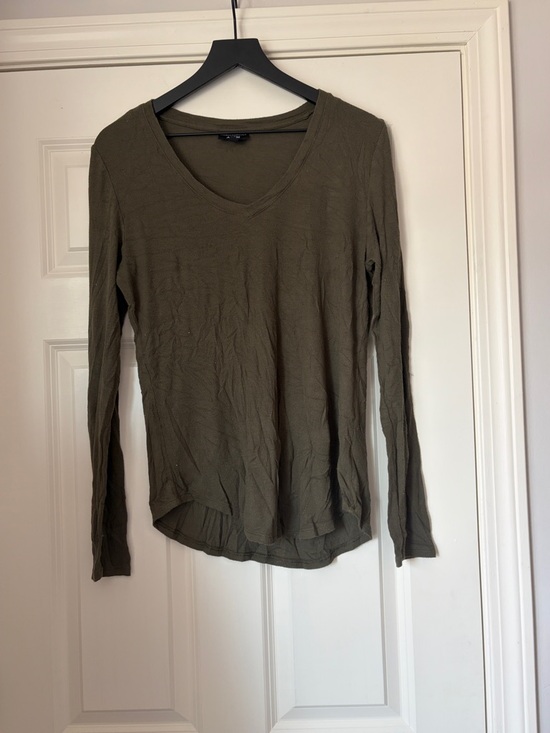 Apt. 9 Tops - Apt. 9 Olive V-Neck Ribbed Long Sleeve Top